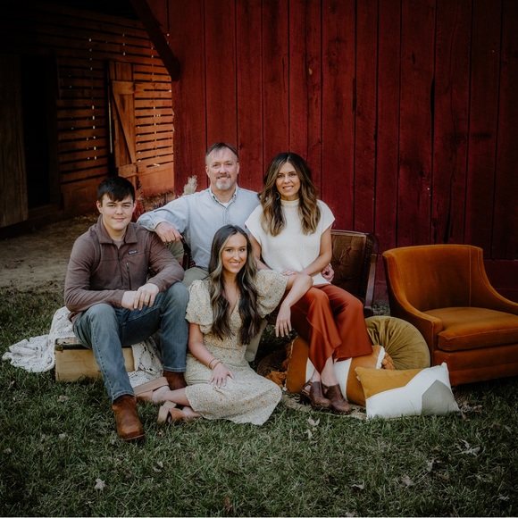 Meet your Posher, Kim - Picture 6 of 6